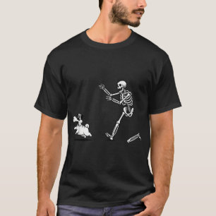 Funny Skeleton Chasing Pug Halloween Dog Mom Pug L T-Shirt