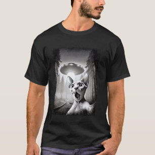 Funny Sphynx cat and UFO, Shocked Sphinx Aliens Me T-Shirt