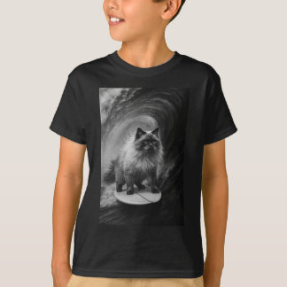 Funny Surfing Ragdoll Cat Selfie On Surfboard Beac T-Shirt