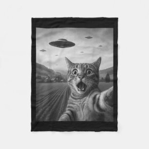Funny Surprised Ed Cat Selfie With Alien Ufo Cat U Fleece Blanket