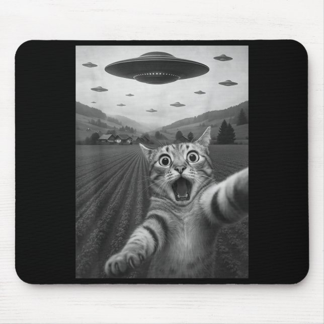 Funny Surprised Ed Cat Selfie With Alien Ufo Cat U Mouse Pad (Front)
