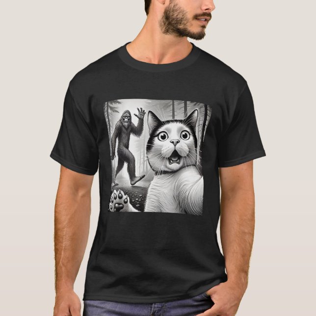 Funny Surprised Scared Cat Taking Selfie with Bigf T-Shirt (Front)