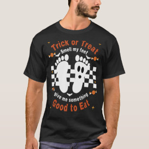 Funny Trick or Treat smell my Feet Halloween T-Shirt