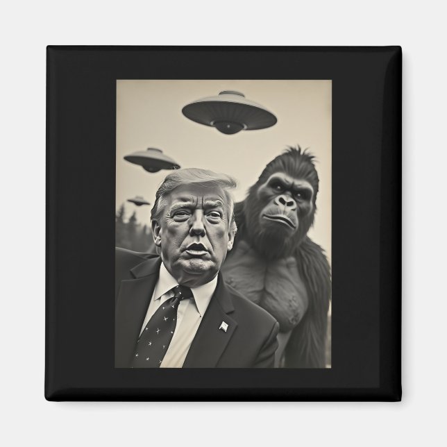 Funny Trump Bigfoot Selfie With Ufos Weird Alien  Magnet (Front)