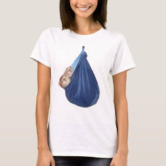 Furets dans le T-shirt de sac de couchage d'A