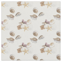 Gallore de coquillages sur le tissu blanc