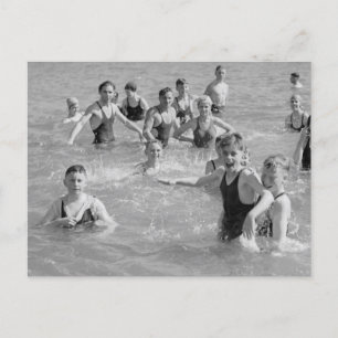 Garçons dans la carte postale Briny. Photo des ann