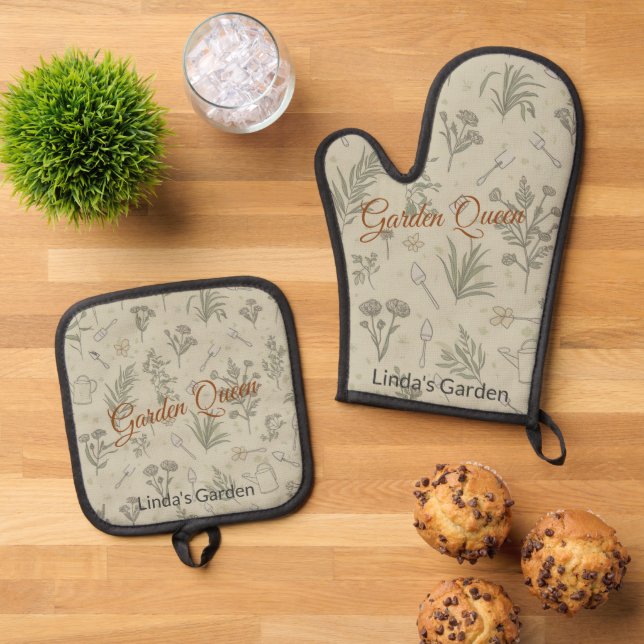 Garden Queen Personalized Gift Oven Mitt & Pot Holder Set (Top Down)
