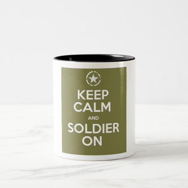 Gardez le calme et le soldat sur la tasse (Centre)
