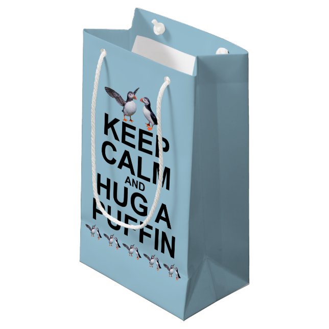 Gardez le calme et serrez un sac cadeau de Puffin (Devant Angle)