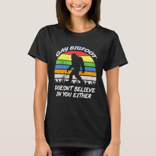 Gay Bigfoo Rainbow Sasquatch Retro Vintage Pro T-Shirt