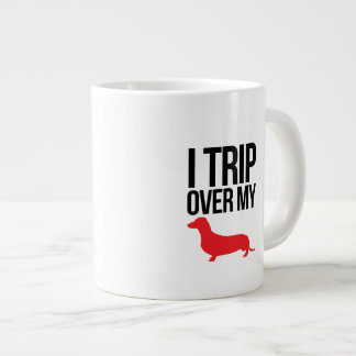 Géante Je me déclenche au-dessus de ma tasse de Weiner