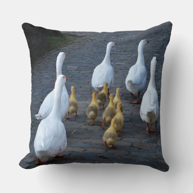 geese throw pillow (Front)