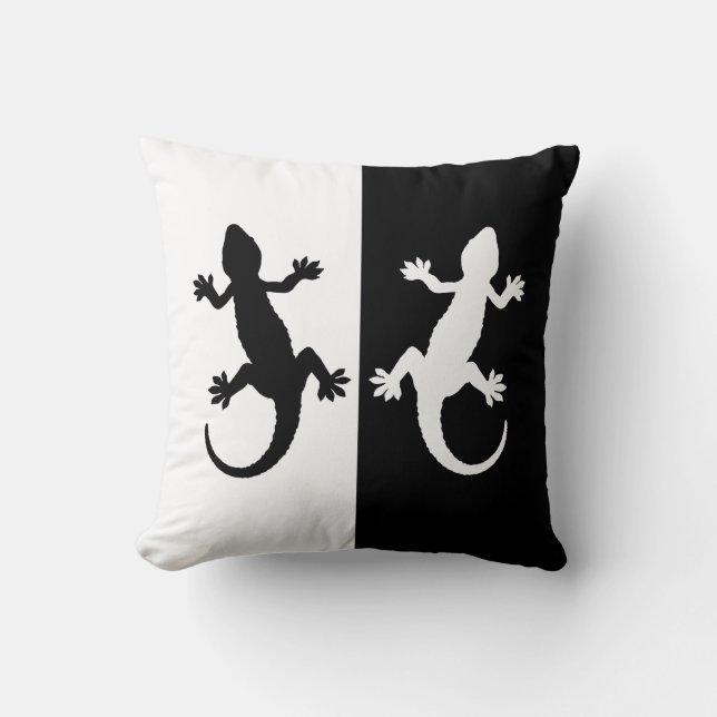 gekko throw pillow (Front)
