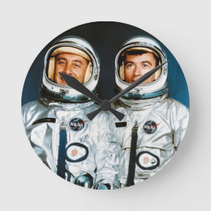 GEMINI 3 CREW ROUND CLOCK