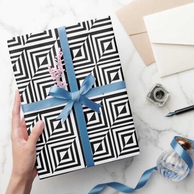 Geometric black and white pattern wrapping paper (Gifting)