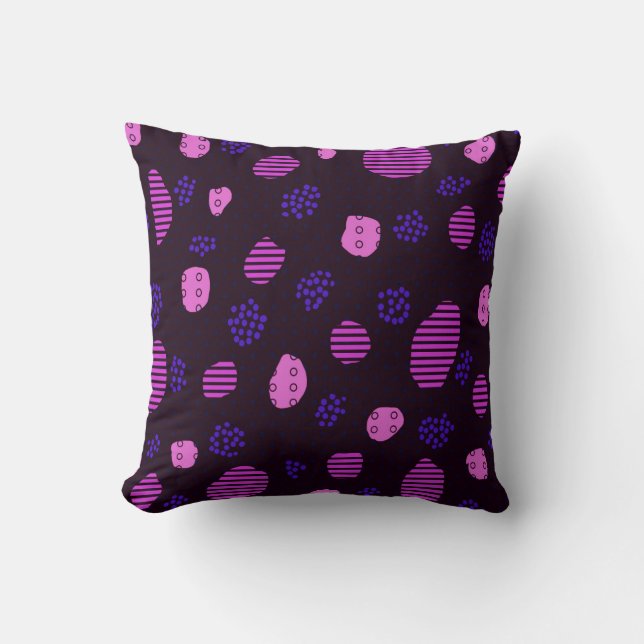 Geometric pattern throw pillow (Front)