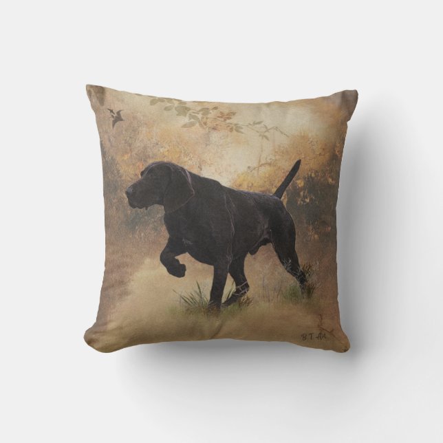 German Shorthaired Pointer ready to hunt Gift Box  Throw Pillow (Front)