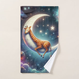 Giraffe de bébé céleste dormant sur la lune et les