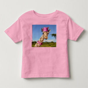 Giraffe in a shiny pink hat toddler t-shirt