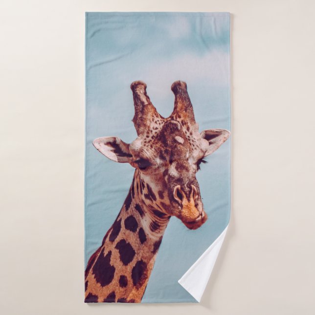 GIRAFFE PORTRAIT BATH TOWEL (Bath Towel)