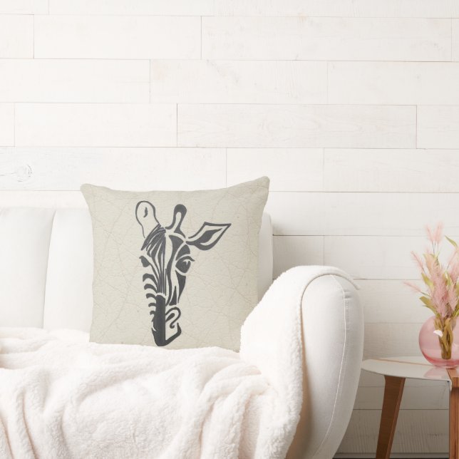 Giraffe – Stylish Throw Pillow (Couch)