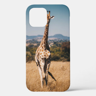 GIRAFFE SURROUNDED BY BROWN GRASS iPhone 12 CASE