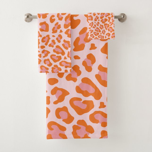 Glam Cheetah Print Pattern in Orange and Pink Bath Towel Set (Insitu)