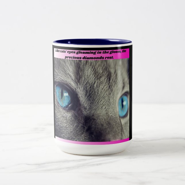 Gleaming eyes Two-Tone coffee mug (Center)
