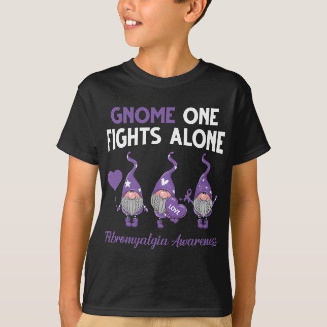 Gnome One Fights Alone Fibromyalgia Awareness Mont T-Shirt (Front)