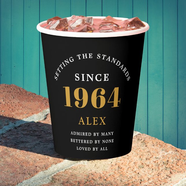Gobelets En Papier 60e anniversaire Nom 1964 Black Gold Elegant Chic (Sophisticated 60th Birthday Unique Black & Gold Party Paper Cups)
