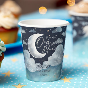 Gobelets En Papier Au-dessus du baby shower de galaxie lunaire monogr