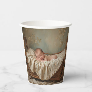 Gobelets En Papier Baby in Cradle