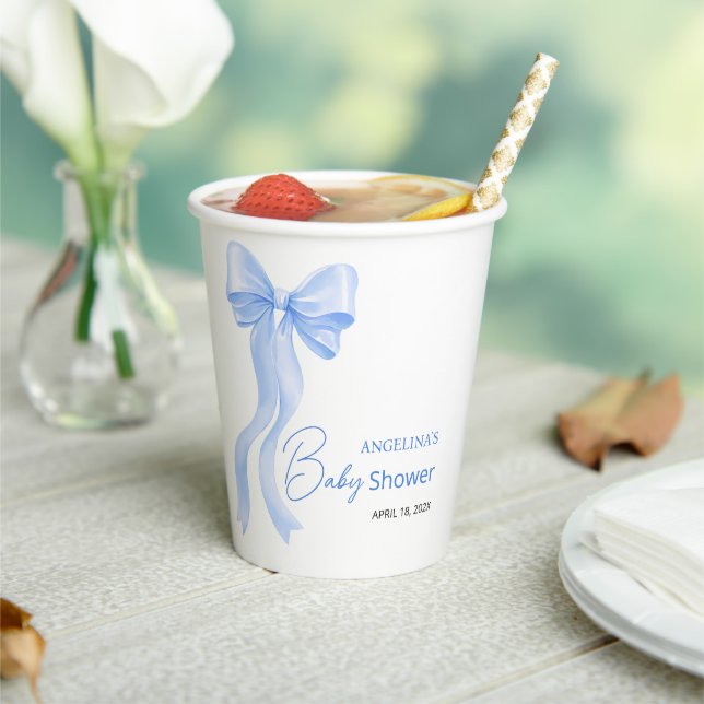 Gobelets En Papier Baby shower paper cups with a delicate bow. (Insitu)