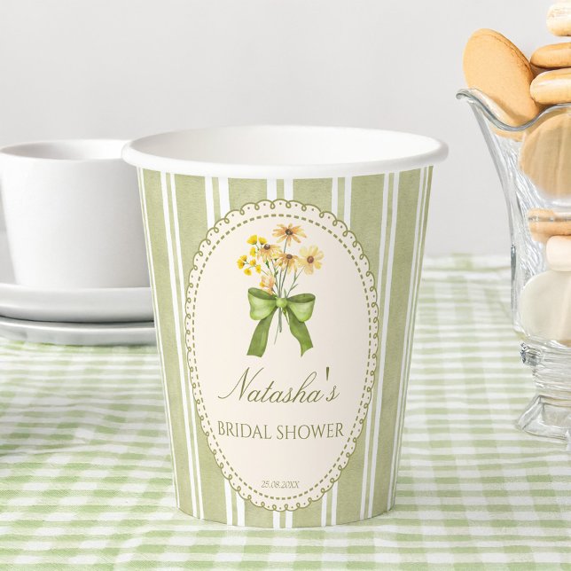 Gobelets En Papier Bandes vert sauge mariage de demoiselle d'honneur  (Sage green stripes bridal shower monogrammed paper cups grand millennial retro party supplies)