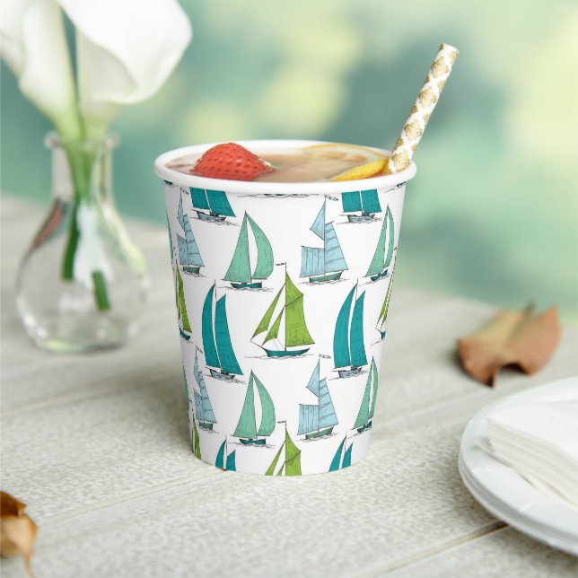 Gobelets En Papier Bateaux À Voiles Sur Le Motif Aquatique (Insitu)