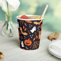 Caractères d'halloween illustrés mignons sur bg no
