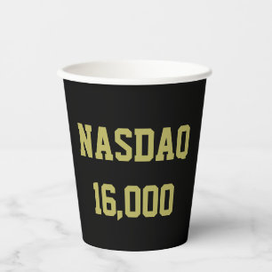 Gobelets En Papier Célébration du marché Stock NASDAQ 16000