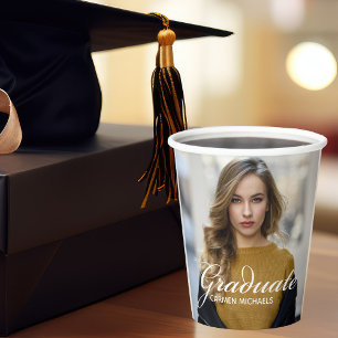 Gobelets En Papier Chic White Script Overlay Graduate Photo Party