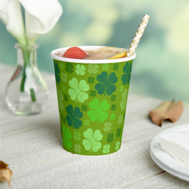Gobelets En Papier Clovers verts, Lucky Clovers, Saint Patrick's Day (Insitu)