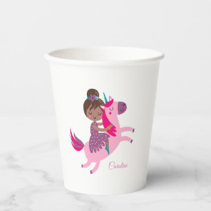 Gobelets En Papier Cute Brunette Haired Girl équitation sur une licor