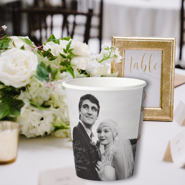 Gobelets En Papier Déjeuner de mariage photo d'amour éternel (These paper cups would be fun at an after hours wedding party or a rehearsal dinner)