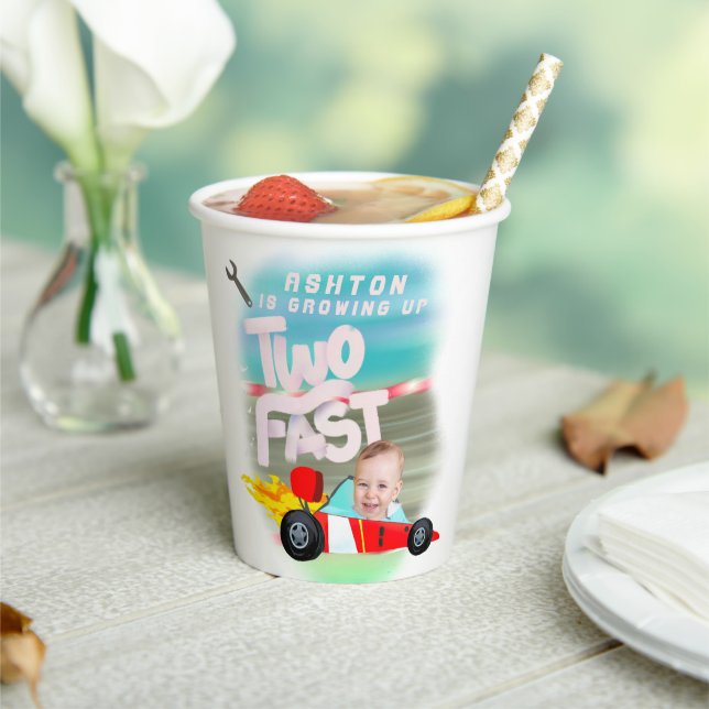 Gobelets En Papier Deux fêtes d'anniversaire rapides (Insitu)