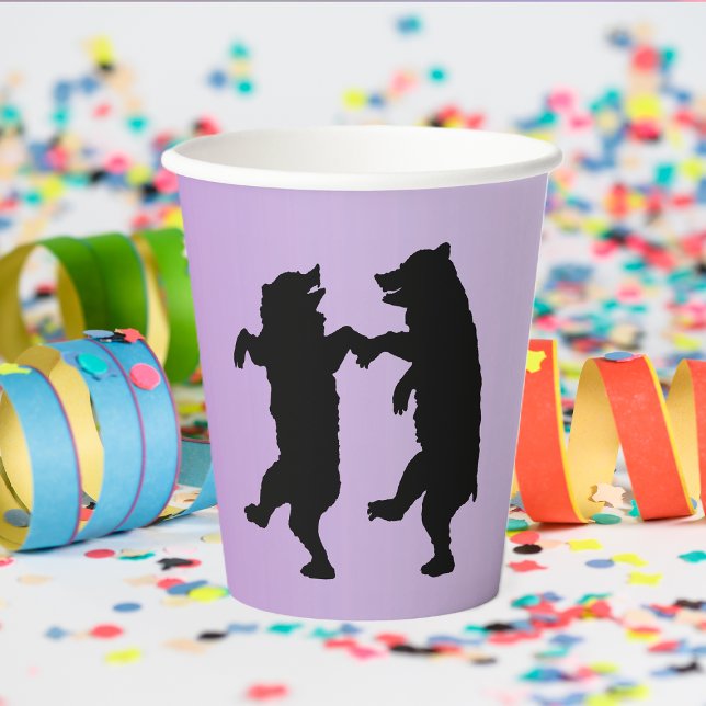 Gobelets En Papier Deux ours noirs en silhouette Danse sur violet (Silhouette of two dancing black bears holding hands on purple paper drink cup.)