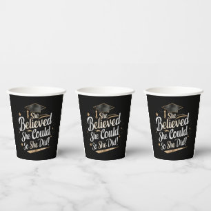 Gobelets En Papier Elle a cru qu'elle pouvait donc elle a fait la rem