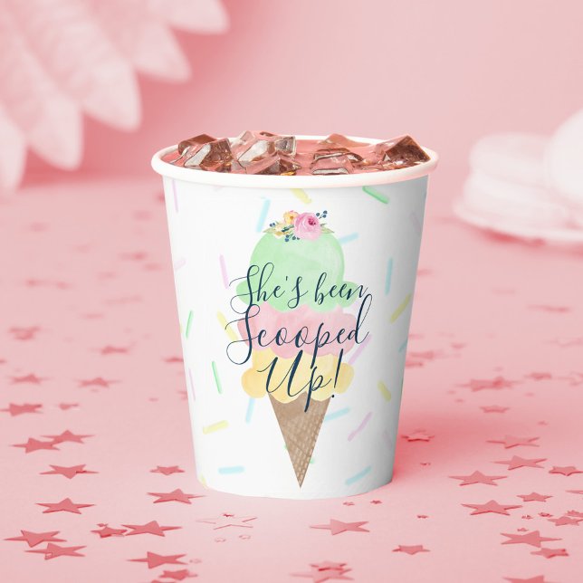 Gobelets En Papier Elle a été ramassée dans la glace (Créateur téléchargé)