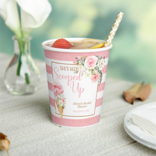 Gobelets En Papier Elle a été ramassée (en bande) tasses de fête