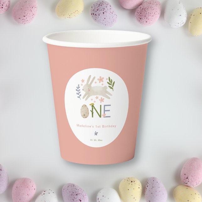 Gobelets En Papier Elle Est En Train D'Avoir Un Anniversaire (Créateur téléchargé)