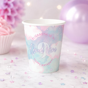 Gobelets En Papier Fille rêveuse sur un nuage pour son 9e anniversair