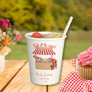 Gobelets En Papier La Fête des mariées du marché de l'agriculteur rus